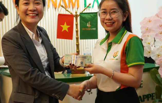 CƠN BÃO HOA HỒNG LẠI ĐỔ BỘ ĐẾN VIETNAM LAND